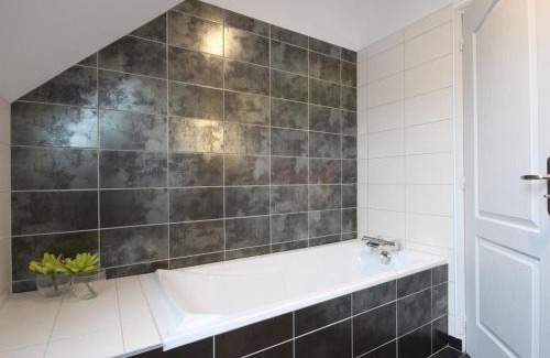 Le Cercueil House | Family-Friendly Gîte Le Cercueil: Ideal for 15 Guests