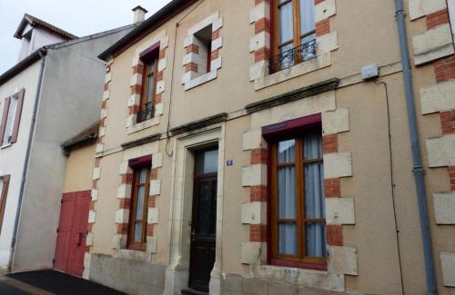 Saint-Germain-des-Fosses House | Family-Friendly Maison avec Cour, 4 Bedrooms Near Vichy