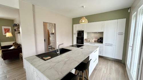 Saint-Valery-sur-Somme Villa | Cozy Retreat: La Cabane aux Oiseaux with Garden Oasis