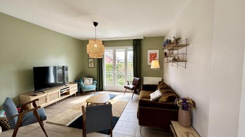 Saint-Valery-sur-Somme Villa | Cozy Retreat: La Cabane aux Oiseaux with Garden Oasis