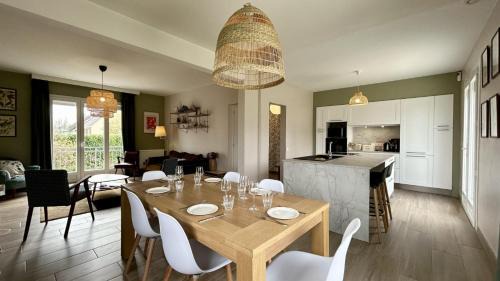 Saint-Valery-sur-Somme Villa | Cozy Retreat: La Cabane aux Oiseaux with Garden Oasis