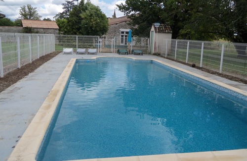 Serres-et-Montguyard House | Inviting Maison with Private Pool and Expansive Garden