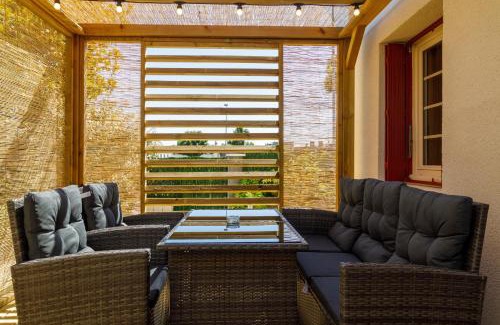 Noyers-sur-Cher House | Relax in a Balneo Retreat Near Beauval Zoo