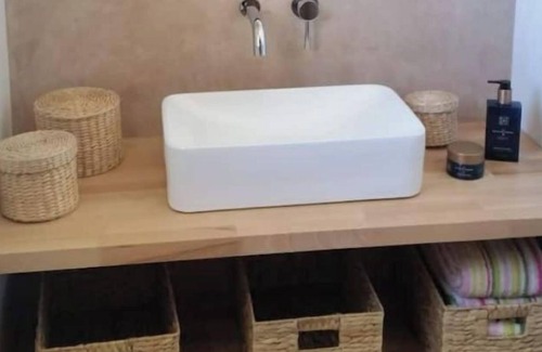 Cabrieres-dʼAigues House | Inviting Maison Avec Piscine with Luberon and Ste. Victoire Views
