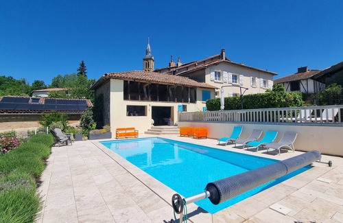 Puymaurin House | Scenic Maison Avec Grange & Piscine with Mountain Views