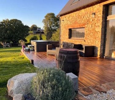 La Chaise-Baudouin House | Relaxing Retreat at Maison avec Jacuzzi for Your Escape