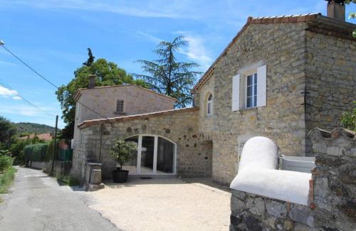 Villeneuve-de-Berg House | Relax at Maison de 3 Chambres with Pool and Family-Friendly Vibes