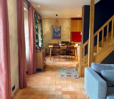 Thouare-sur-Loire House | Charming L'Orangerie: Family-Friendly Oasis with Garden
