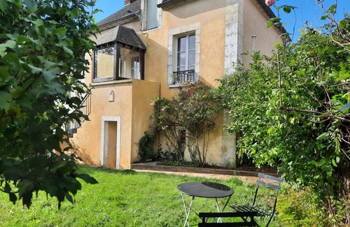 Cour-Maugis sur Huisne House | Charming Le Colombier: Garden Retreat in Percheron Village