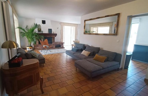 Juvignac Apartment | Serene Maison with Garden, Pool & Ocean Views - 4 Stars