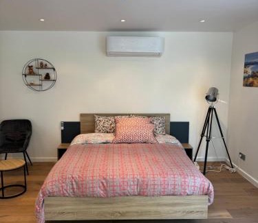 Chatillon-sur-Morin Villa | Relaxing Retreat with Pool and Jacuzzi, Just an Hour from Paris