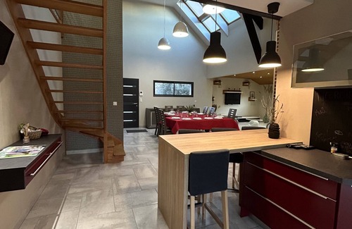 Chateaubriant House | Relaxing Retreat with Pool and Jacuzzi, Steps from Downtown