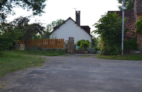Granges-dAns House | Relax at Maison Avec Piscine: Family-Friendly Retreat