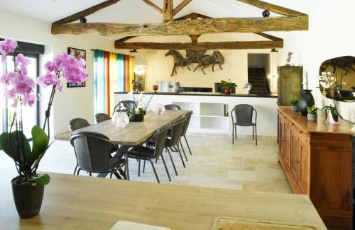 Sigogne Villa | Inviting Oceanfront Maison with Pool and Hot Tub Retreat