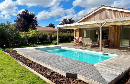 Biscarrosse Villa | Tranquil Stay at Maison Avec Piscine with Private Pool