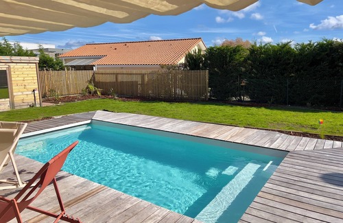 Biscarrosse Villa | Tranquil Stay at Maison Avec Piscine with Private Pool
