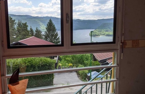 Maisod Ski Chalet | Scenic Maison Avec vue Imprenable sur le lac de Vouglans