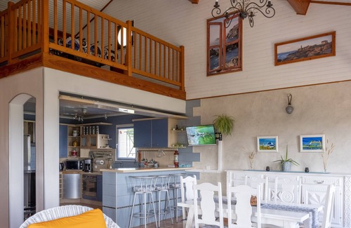 Trentels House | Panoramic Valley Views with Pool and Spa at Maison