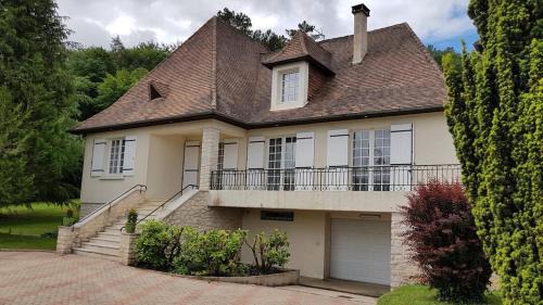 Boulazac-Isle-Manoire Bed & Breakfast | Oceanfront MAISON BLANCHE: Guest Rated 9.6 with Breakfast