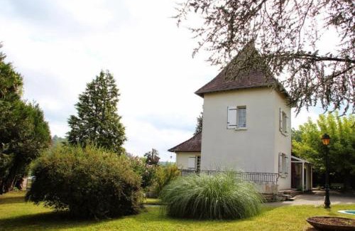 Boulazac-Isle-Manoire Bed & Breakfast | Oceanfront MAISON BLANCHE: Guest Rated 9.6 with Breakfast