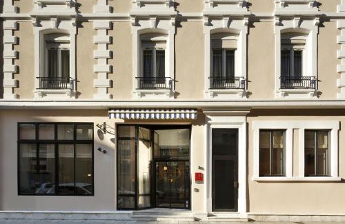 Quartier Chorier-Berriat Hotel | Pet-Friendly Maison Barbillon Grenoble with Great Dining Options