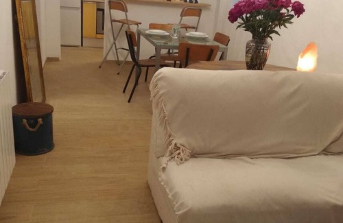 Sorgues House | Eco-Friendly Maison Blanche: Perfect for Vaucluse Getaways