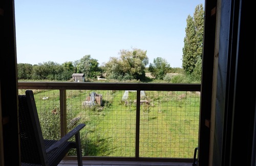 Les Conches House | Maison Bois: Cozy Stay Near Forest and Beach with Family Perks