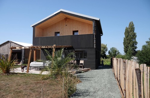 Les Conches House | Maison Bois: Cozy Stay Near Forest and Beach with Family Perks