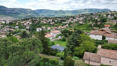 Millau Ski Chalet | Maison bois vue Causse Larzac et viaduc