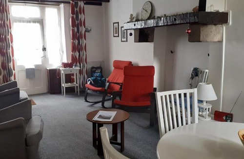 Saint-Jean-le-Thomas Bed & Breakfast | Cozy Maison Bord de Mer - Pet and Child Friendly Stay