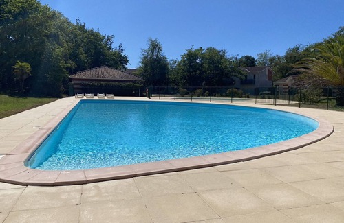 Soulac-sur-Mer House | Discover Maison Bord de mer: Pet-Friendly Oasis with Pool