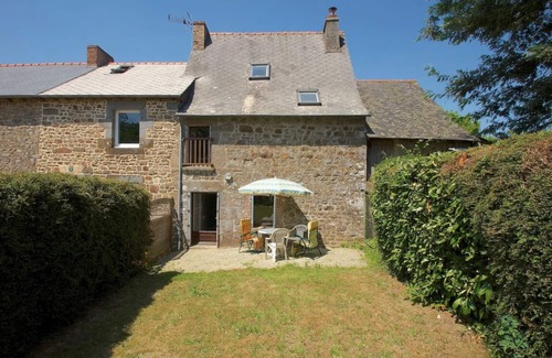 Saint-Brieuc-des-Iffs House | Budget-Friendly Maison Bretonne with Kitchen Amenities