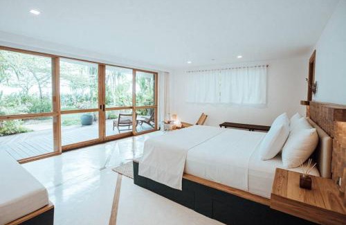 Catangnan Villa | Indulge in Oceanfront Bliss at Maison Bukana King Suite
