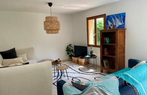 Doudelainville House | Inviting Maison Côte Et Champs: Pet & Child Friendly Retreat