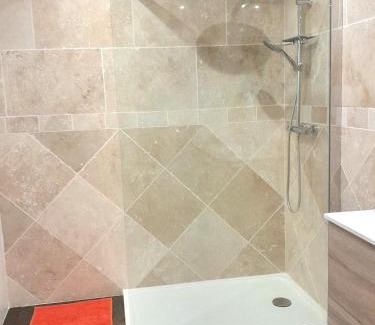 Flamarens Bed & Breakfast | Explore Maison Callonguet: Budget-Friendly Stay Awaits