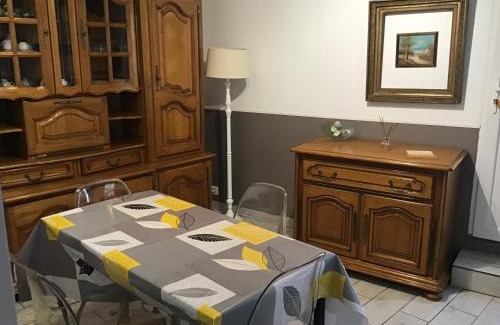 Mousseaux-sur-Seine House | Tranquil and Functional Maison with Family-Friendly Amenities