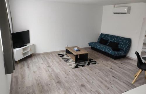 Lere Apartment | Cozy Family Retreat at Maison Calme et Chaleureuse