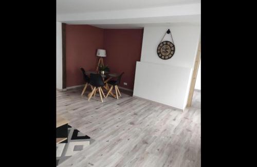 Lere Apartment | Cozy Family Retreat at Maison Calme et Chaleureuse