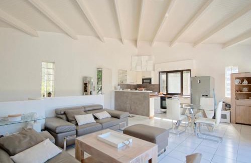 Saint-Palais-sur-Mer Villa | Serene Ocean View Retreat with Private Pool and Family Friendly