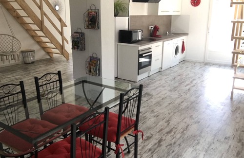 Serignan-du-Comtat House | Inviting Maison Chaleureuse with Spa at Massif D'Uchaux