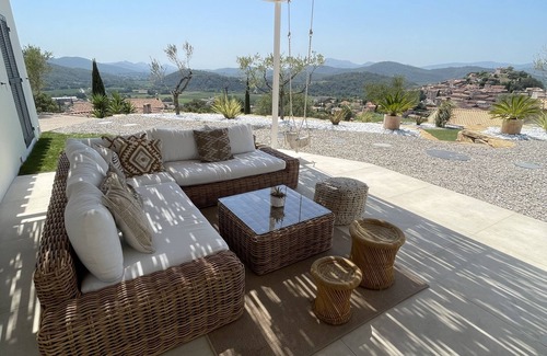 Pierrefeu-du-Var House | Inviting Maison Chaleureuse with Pool and Jacuzzi Escape