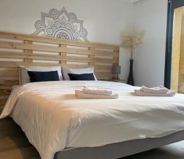 Raddon-et-Chapendu House | Cozy Retreat in Raddon Village - Guest Rated 9.6/10