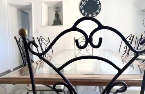 Raddon-et-Chapendu House | Cozy Retreat in Raddon Village - Guest Rated 9.6/10