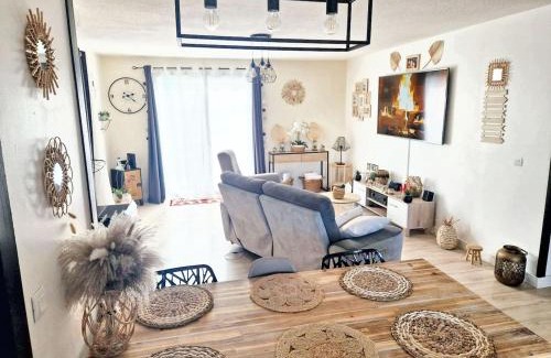 Forcalquier House | Cozy 2-Bedroom Retreat with Jacuzzi and Garden in Forcalquier