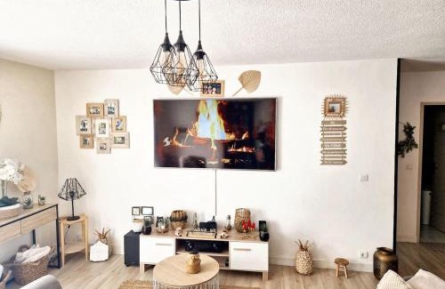 Forcalquier House | Cozy 2-Bedroom Retreat with Jacuzzi and Garden in Forcalquier