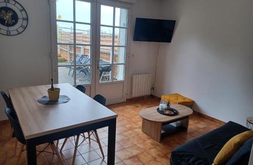 Avranches House | Cozy Maison with Terrace and Bay Views - Guest Rated 8.8