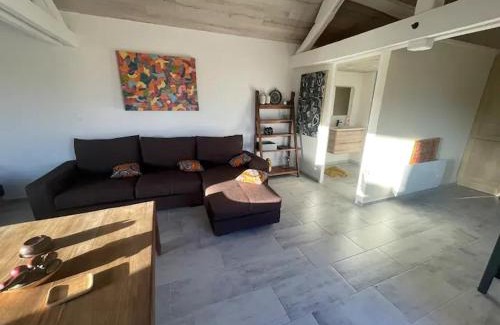 Venizy House | Cozy Countryside Retreat with Pet and Child-Friendly Amenities