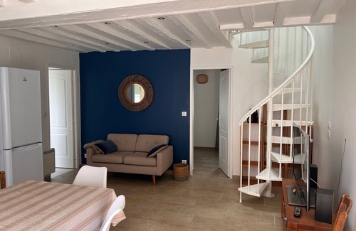 Lonrai House | Welcoming Maison Chaleureuse et Fleurie: Family-Friendly Retreat