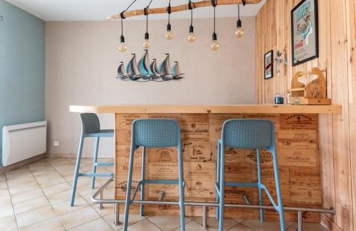 Gujan-Mestras House | Charming Maison Chaleureuse: Steps from the Beach & Family-Friendly