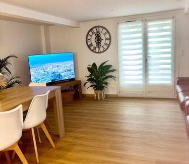 Chatillon House | Cozy Maison Near Paris: Ideal for Families & Pets